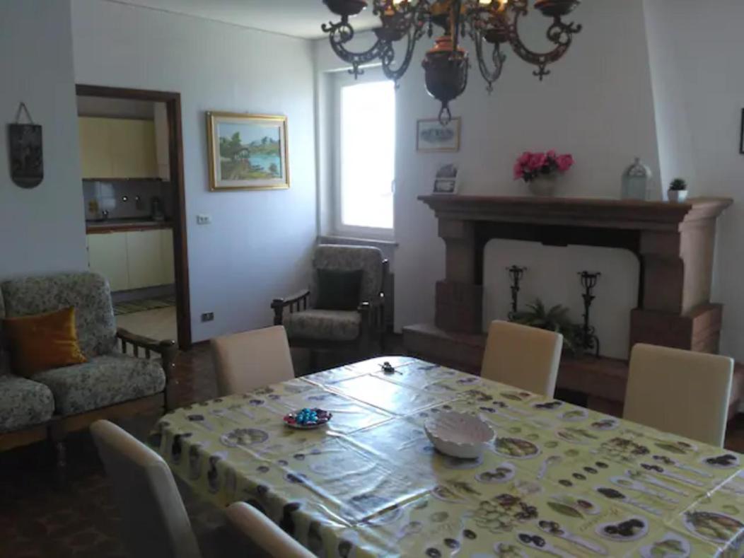 Attico Nel Borgo Apartment Тори дел Бенако Екстериор снимка